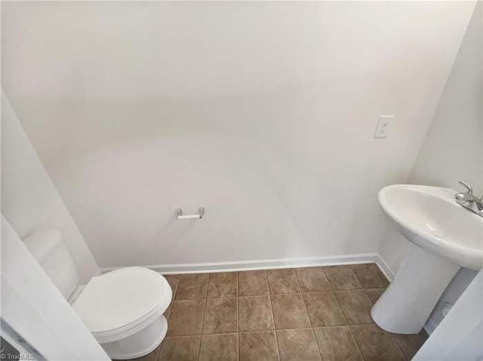 Building Photo - 2102 Longburn Dr