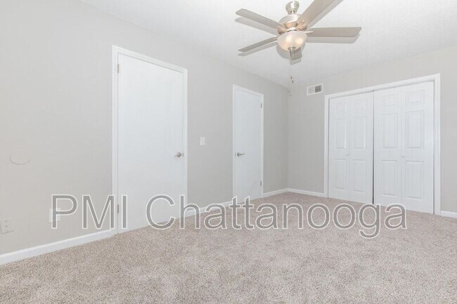 Building Photo - 17 Fernwood Dr