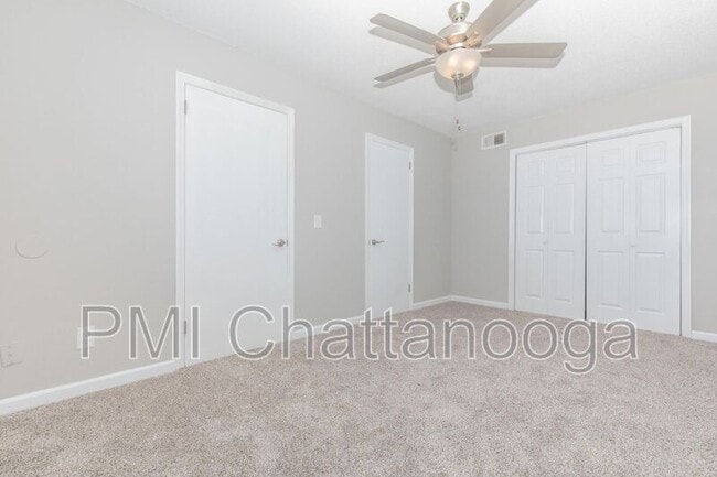 Building Photo - 985 Cross St