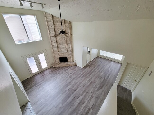 Building Photo - 2118 Creekshire Dr