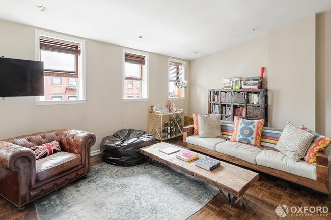 Building Photo - 148 Waverly Place