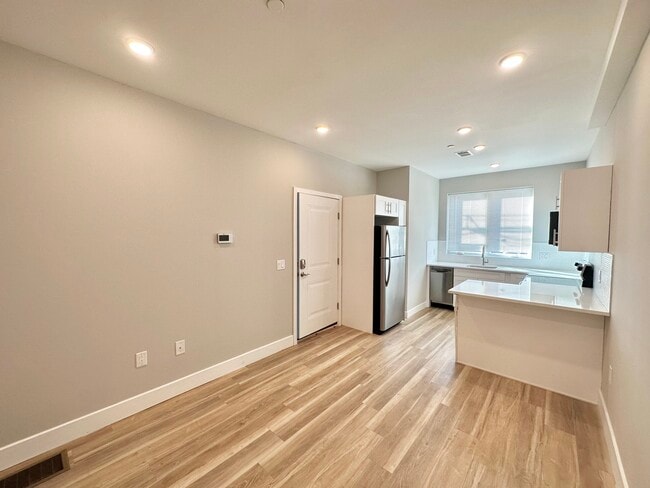 Building Photo - 2009 N Darien St