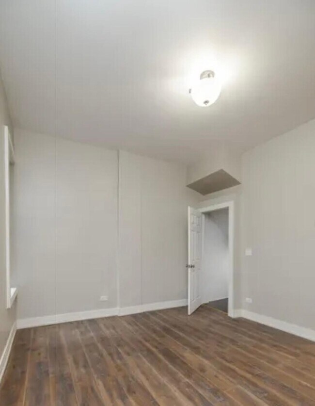 Building Photo - Spacious 4BR Duplex | Modern Upgrades | St...