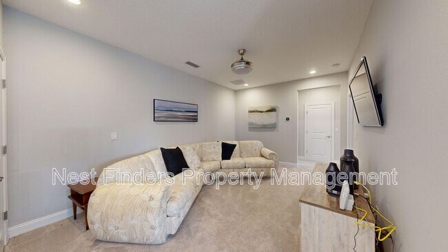 Building Photo - 33 Ficus Ln