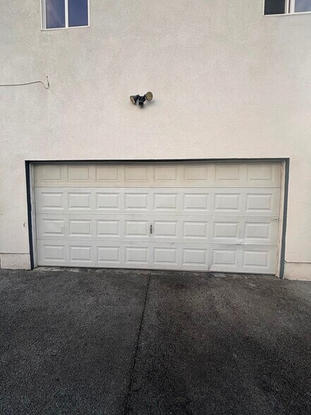 Building Photo - 232 W 91st St