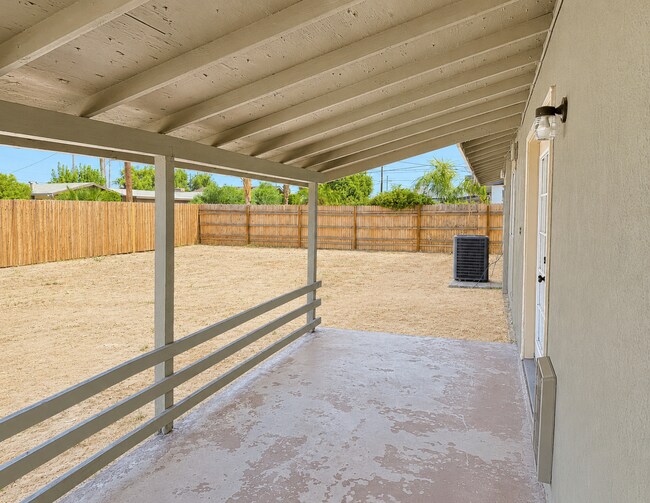 Building Photo - 3091 S Del Mar Ave