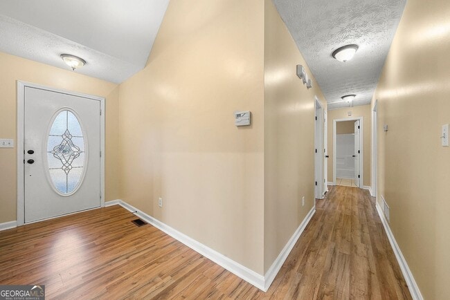 Building Photo - 198 Lakeview Dr