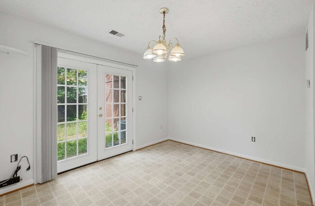 Building Photo - Beautifully Refreshed 3BR Townhome with Private Fenced Backyard in Brandy Station