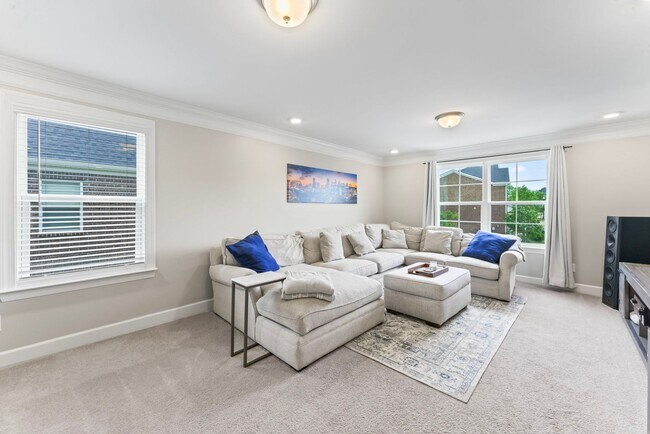 Building Photo - **LIKE-NEW UPGRADED HOME WITH FENCED YARD ...