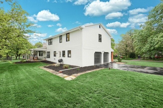 Building Photo - Beautiful Full Home in York