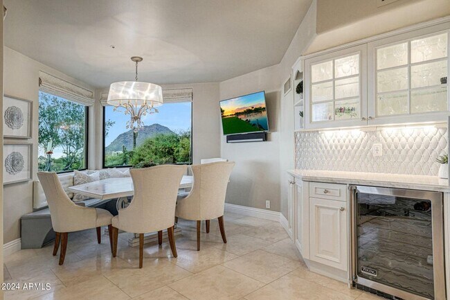 Building Photo - Beautiful custom home with backyard Oasis!