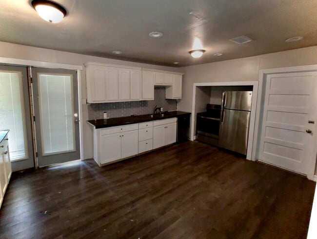 Building Photo - 2425 8th Ave