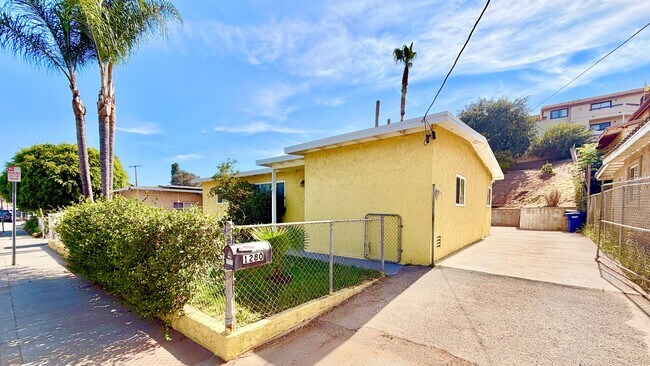 Building Photo - 1280 Alturas Rd