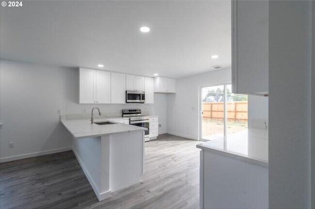 Building Photo - 2166