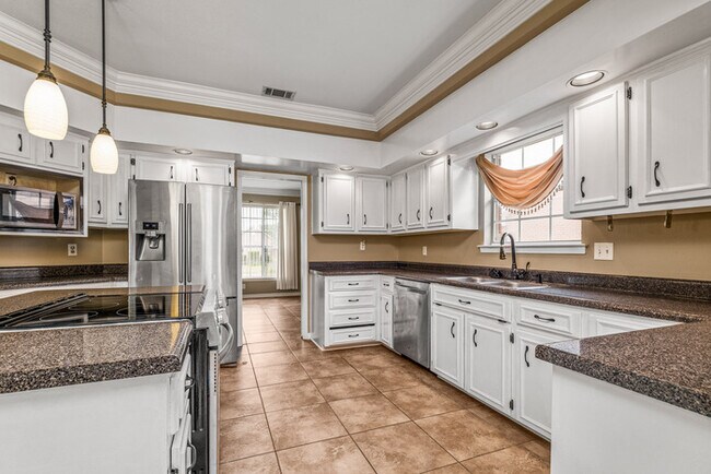 Building Photo - 4/2 Cantonment Property in Kings Road Neighborhood