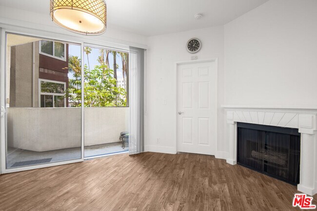 Building Photo - 620 S Gramercy Pl