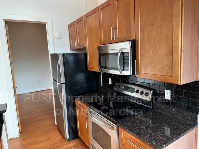 Building Photo - 2116 McClintock Rd