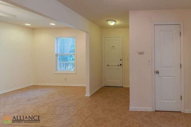 Building Photo - 1404 Legore Ln