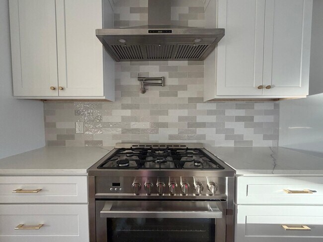 Building Photo - 2618 Pine Village Dr