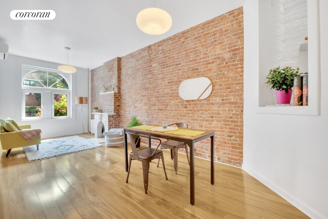 Building Photo - 404 15th St