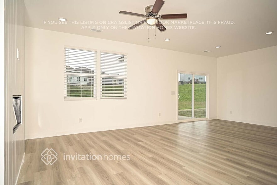 Building Photo - 271 W Millbrook Dr
