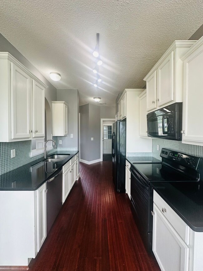 Building Photo - 709 Loudon Hill Dr