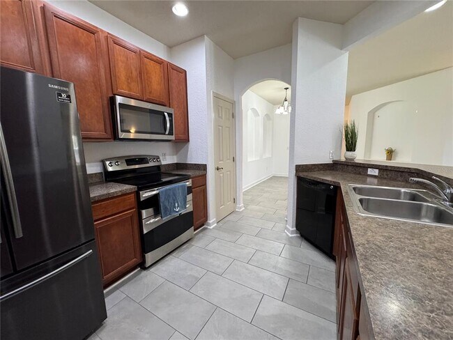 Building Photo - 3000 Laurel Park Ln