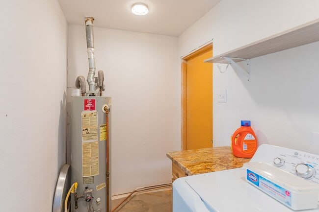 Building Photo - Charming 3 Bed 1 Bath Home