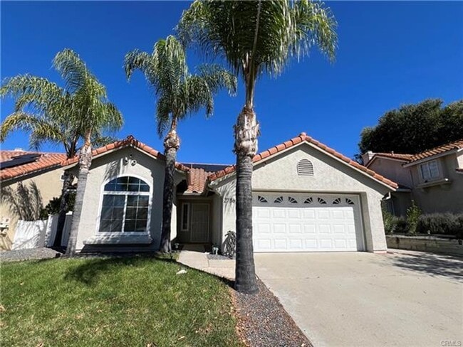Building Photo - Beautiful Single-Story Pool Home in the He...
