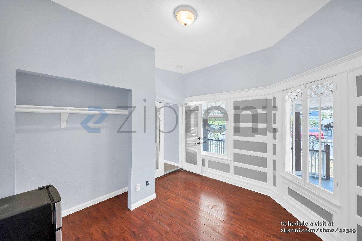 Building Photo - 2121 Portland St