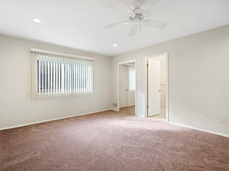 Building Photo - 26656 Farmbrook Villa Dr