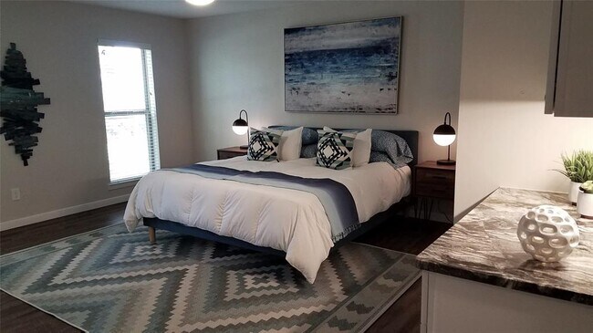 Building Photo - 2055 Island View Dr