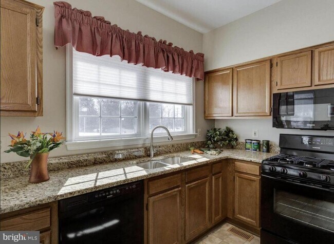 Building Photo - 5511 Village Center Dr