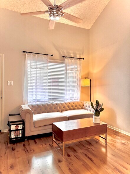 Primary Photo - 2120 Pearl St