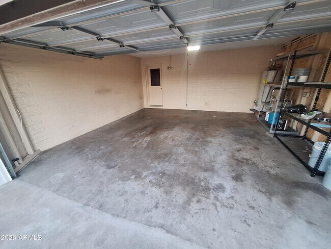 Building Photo - 2839 E Altadena Ave