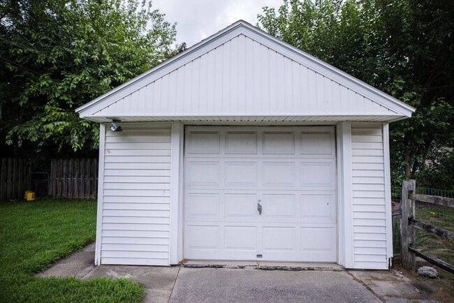 Building Photo - Beautifully updated two bedroom home in We...