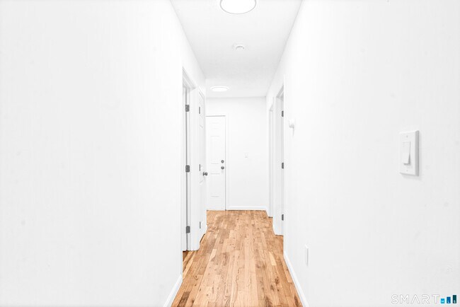 Building Photo - 270 Capen St