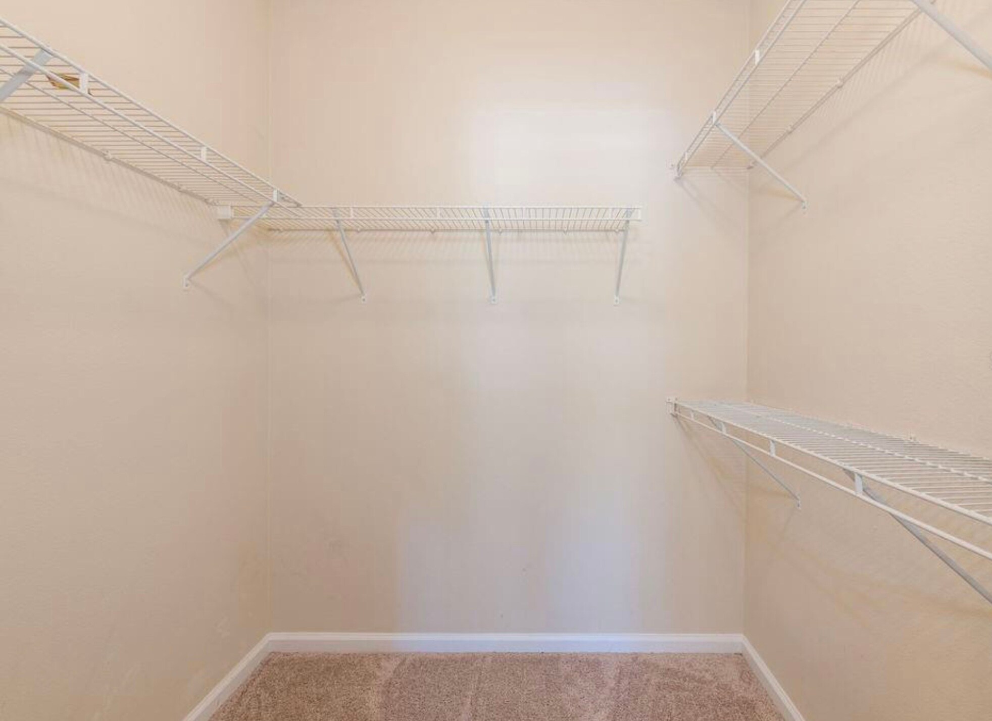 Walk-In Closet - 4207 S Dale Mabry Hwy