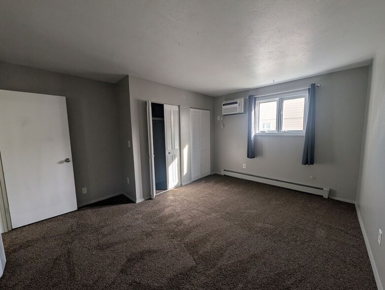 Building Photo - 9533 W Alameda Ave