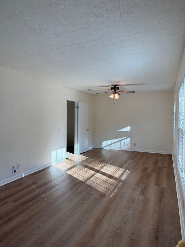 Building Photo - Available NOW-  103 Meadowlark-1/2 Off the first month rent with a 12-month lease