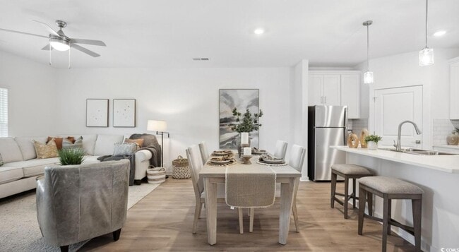 Building Photo - 31 Quaker Rdg Dr