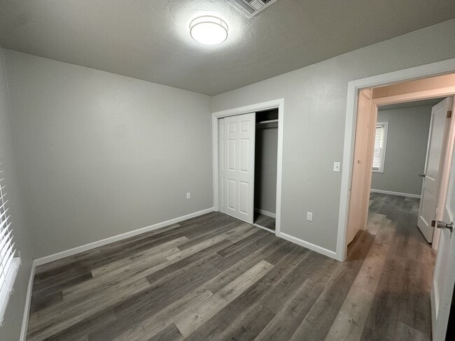 Building Photo - Updated 2 Bed 1 Bath - Large Carport and G...