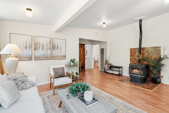 Building Photo - Sunny and Charming Boulder Creek Retreat - Modern Living on a Shared Property