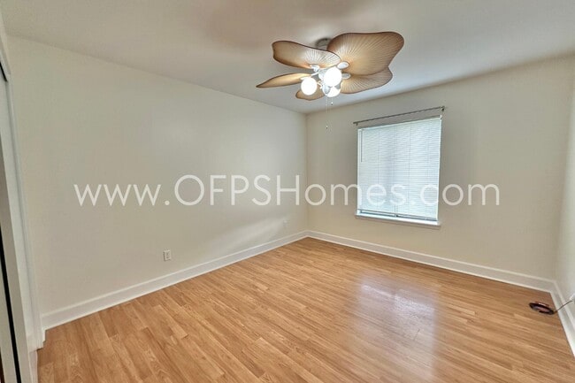 Building Photo - 3935 Balsam Dr