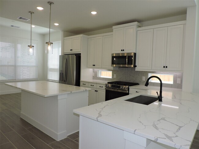 Building Photo - 12846 Meadow Wind Wy