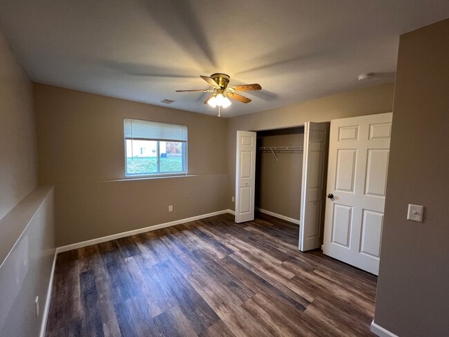 Building Photo - Spacious Split-Level Retreat Just Minutes ...