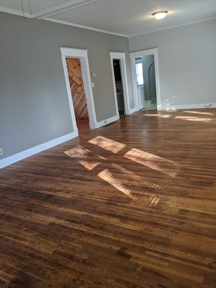 Living Room/Dining - 504 N High St