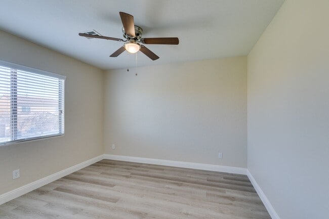 Building Photo - Upgraded spacious 4bedroom home near Mountains Edge!