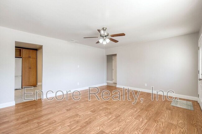 Building Photo - 71 E Palomar St
