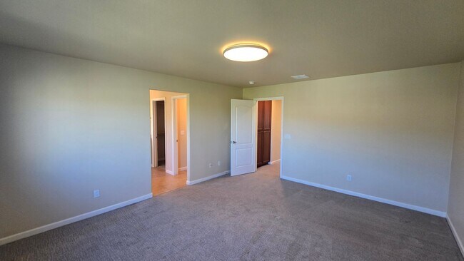 Building Photo - Gated Somersett Home with a View!